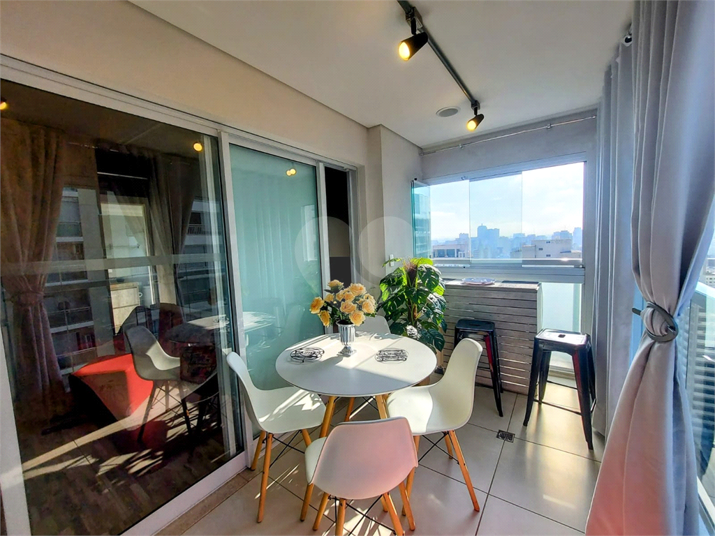 Apartamento a venda na Rua Agosta 