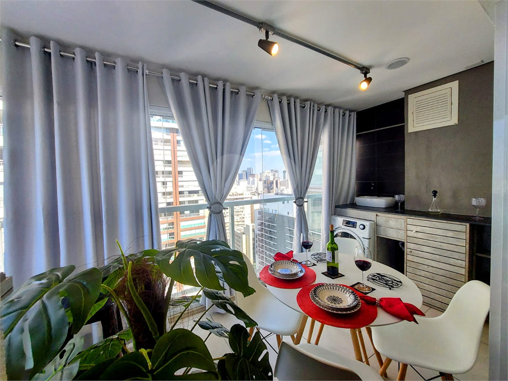 Apartamento a venda na Rua Agosta 