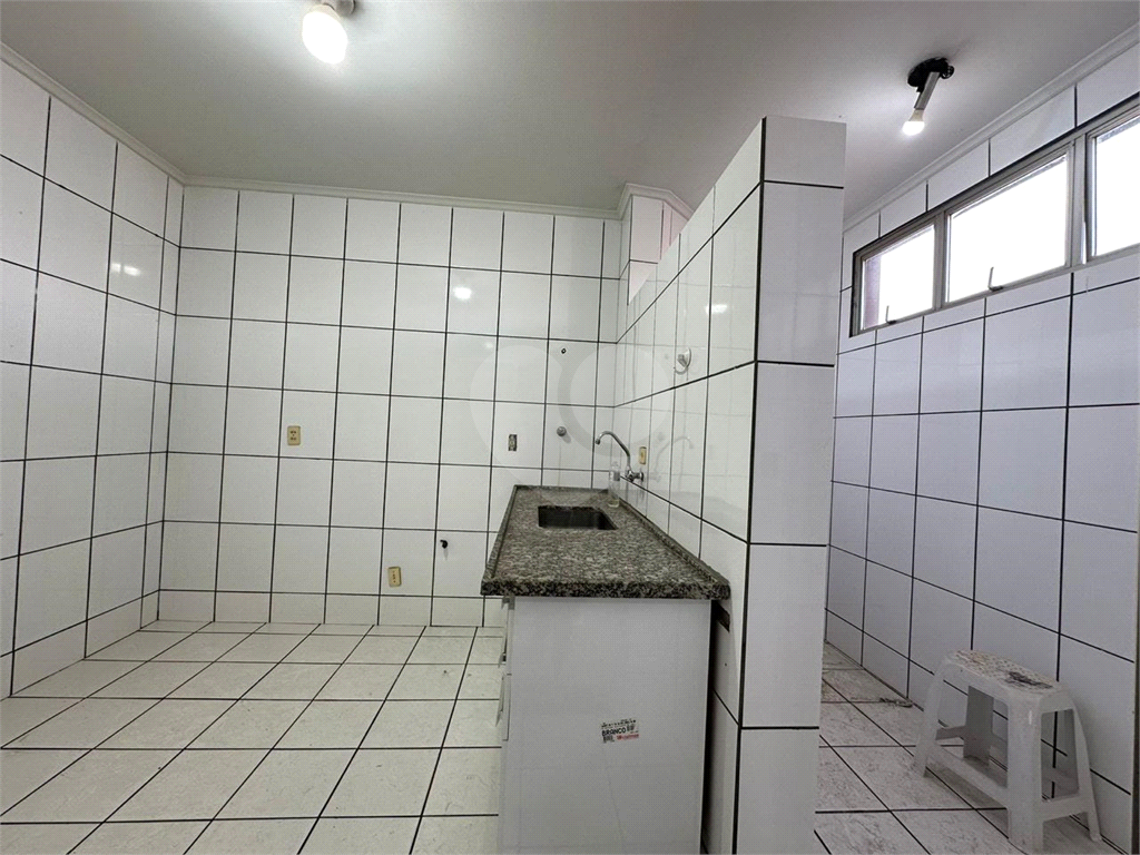 Apartamento para alugar com 2 quartos, 64m² - Foto 3