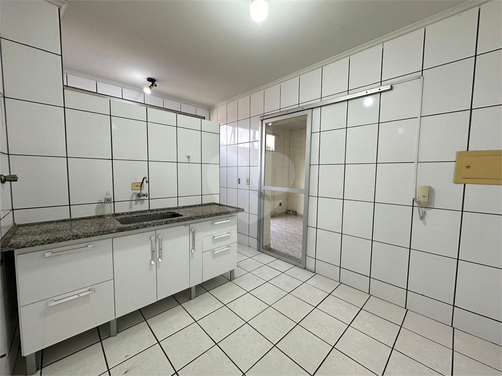 Apartamento para alugar com 2 quartos, 64m² - Foto 2