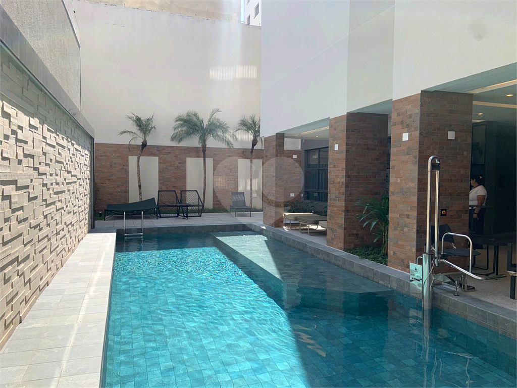 APARTAMENTO em CENTRO