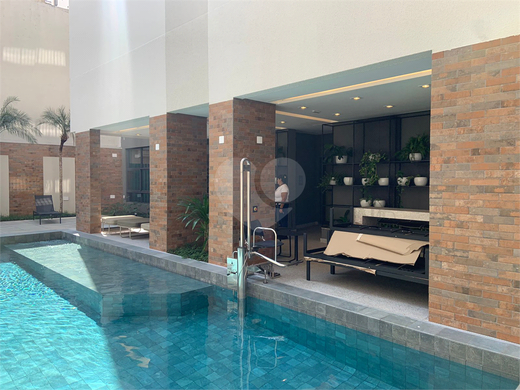 APARTAMENTO em CENTRO
