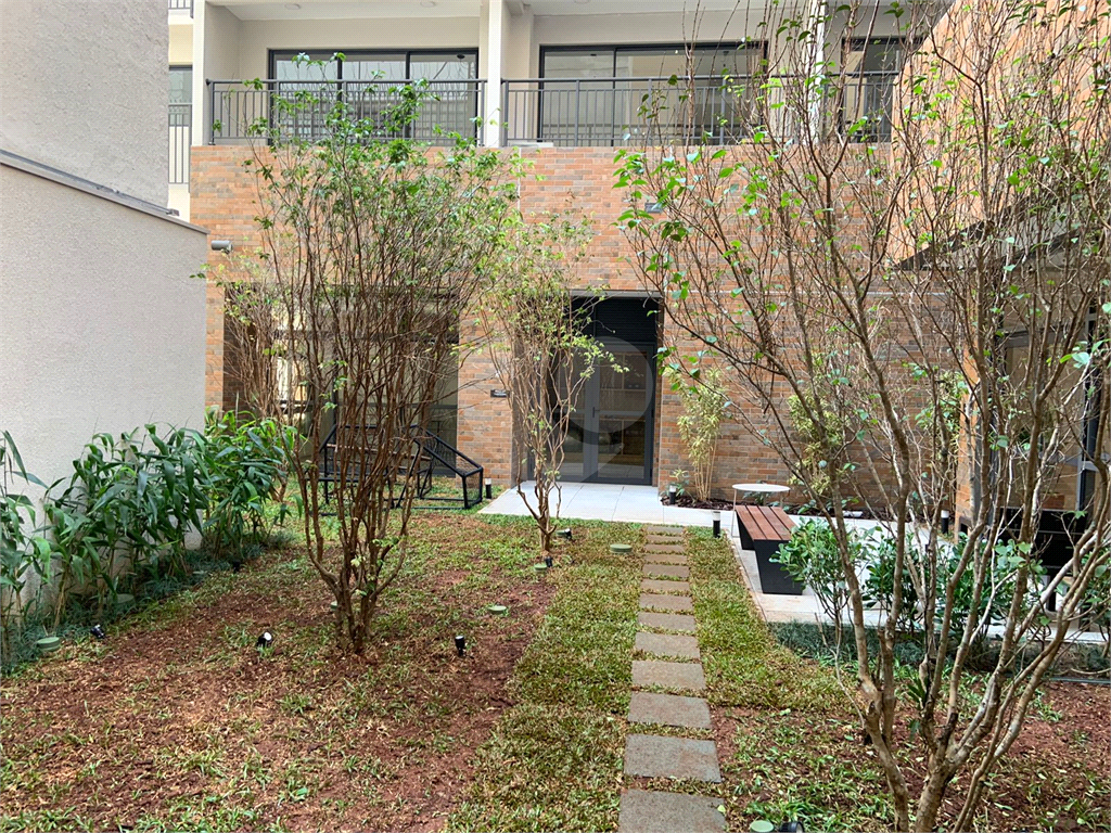 APARTAMENTO em CENTRO