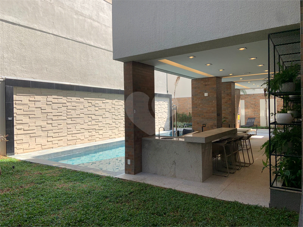 APARTAMENTO em CENTRO
