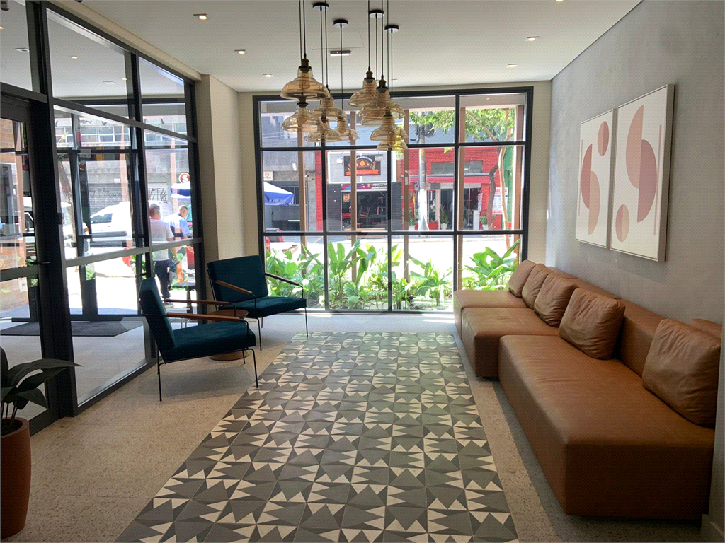 APARTAMENTO em CENTRO