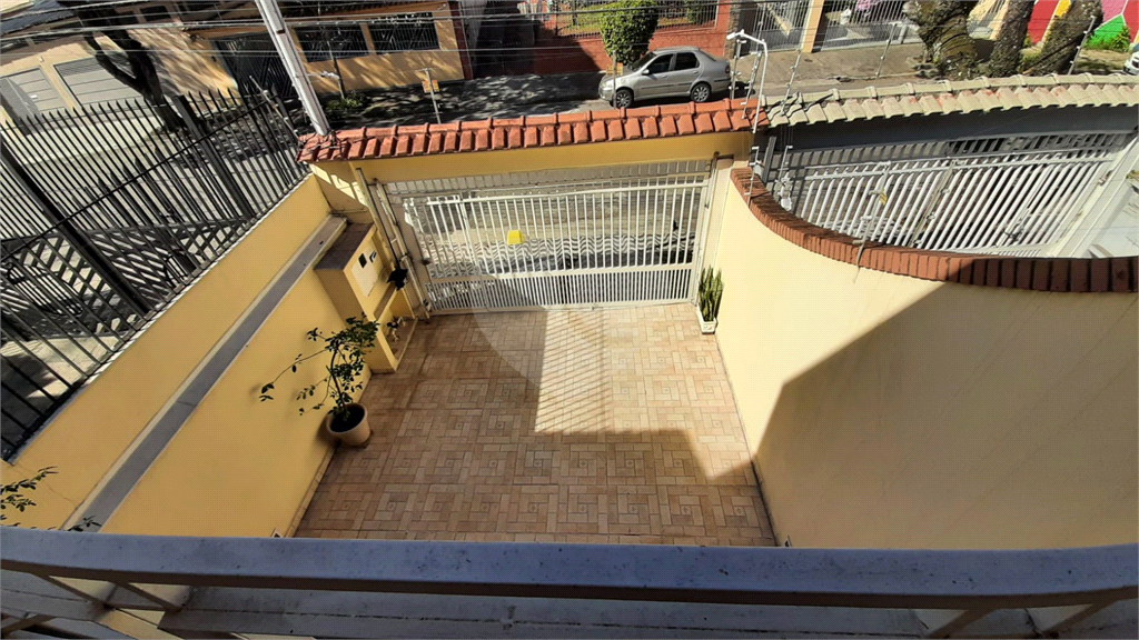 Sobrado com 3 suítes, dependência de empregada, 4 vagas e próximo do Parque Chácara do Jóquei.