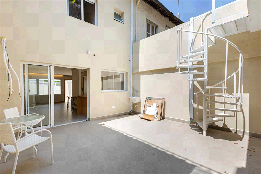 Casa de 107,5m² com 2 suítes internas e uma suíte na edícula quintal 2 vagas Perdizes