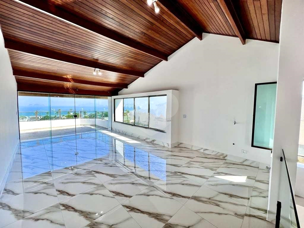 Cobertura de Luxo com Vista para o Mar na Enseada, Guarujá