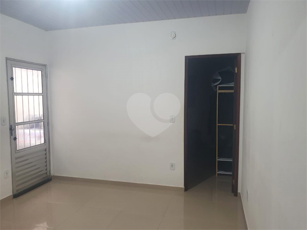 Casa à venda com 2 quartos, 60m² - Foto 5