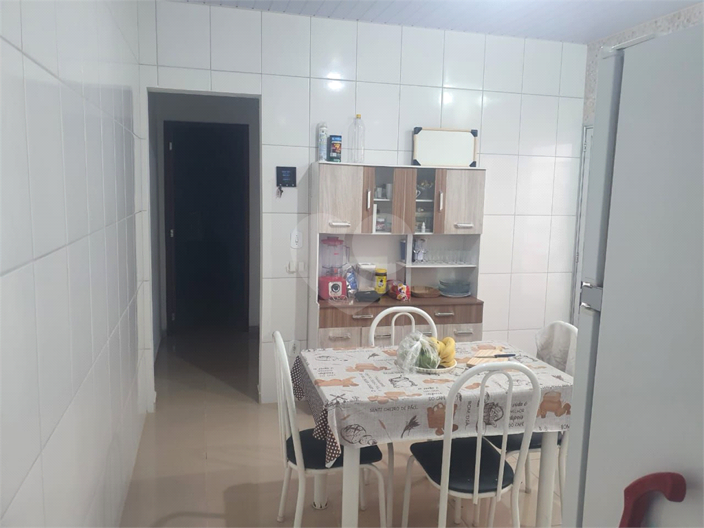 Casa à venda com 2 quartos, 60m² - Foto 4