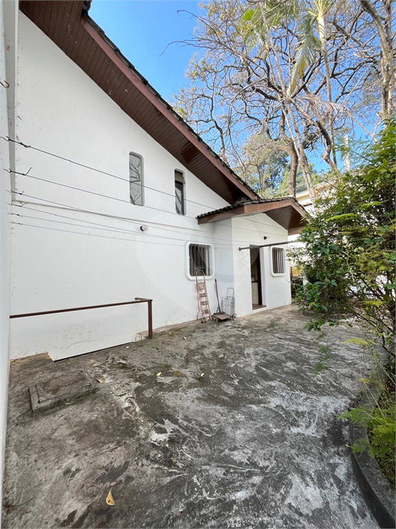 Oportunidade de viver bem com muito espaço, conforto e área verde!