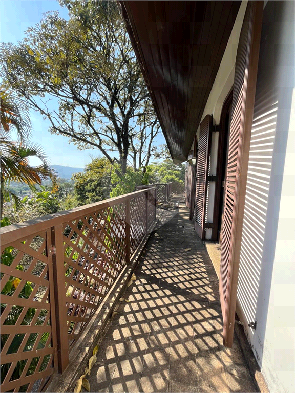 Oportunidade de viver bem com muito espaço, conforto e área verde!
