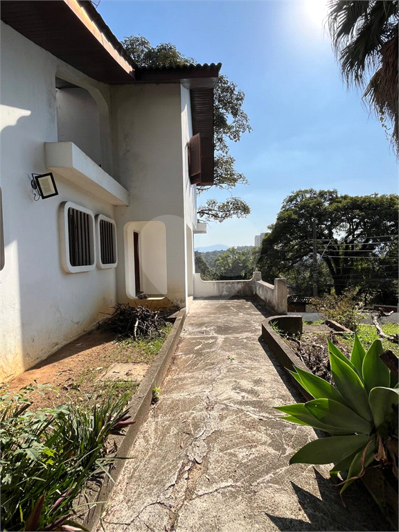 Oportunidade de viver bem com muito espaço, conforto e área verde!