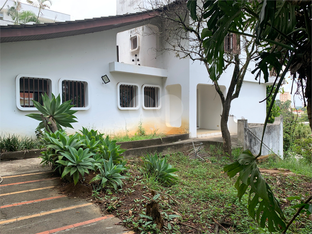 Oportunidade de viver bem com muito espaço, conforto e área verde!
