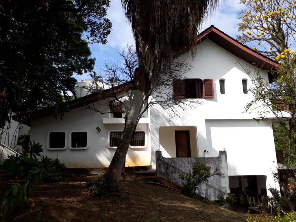 Oportunidade de viver bem com muito espaço, conforto e área verde!