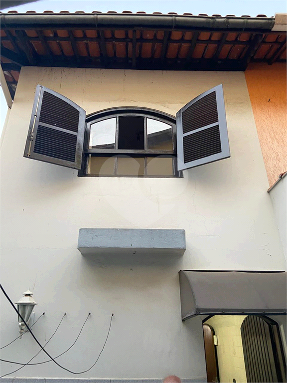 SOBRADO 3 QUARTOS SENDO UM SUÍTE COM VARANDA NO HORTO FLORESTAL SUPER LOCALIZAÇÃO
