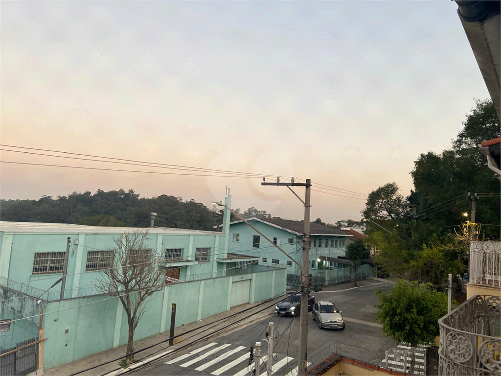 SOBRADO 3 QUARTOS SENDO UM SUÍTE COM VARANDA NO HORTO FLORESTAL SUPER LOCALIZAÇÃO