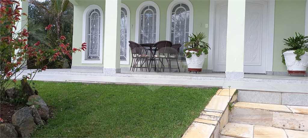 ende-se Chacara Santa Isabel - 3.000m² . Casa Espaçosa com Piscina e Campo de Futebol em Santa Isabe