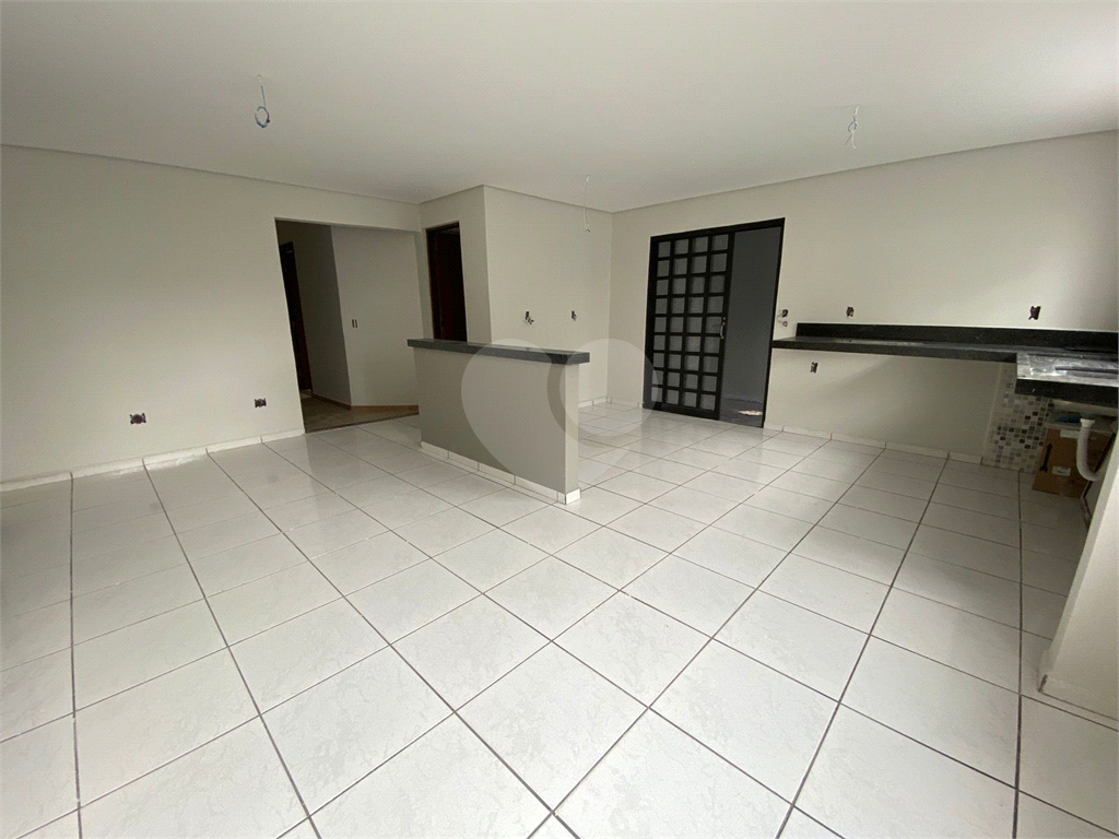 Casa à venda com 3 quartos, 170m² - Foto 2