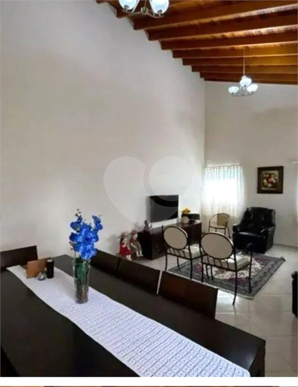 Casa de Condomínio à venda com 3 quartos, 220m² - Foto 2