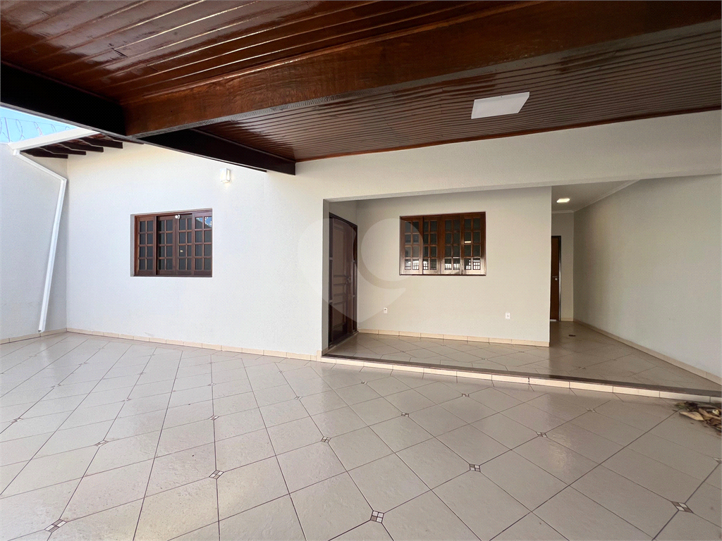 Casa à venda com 4 quartos, 256m² - Foto 1