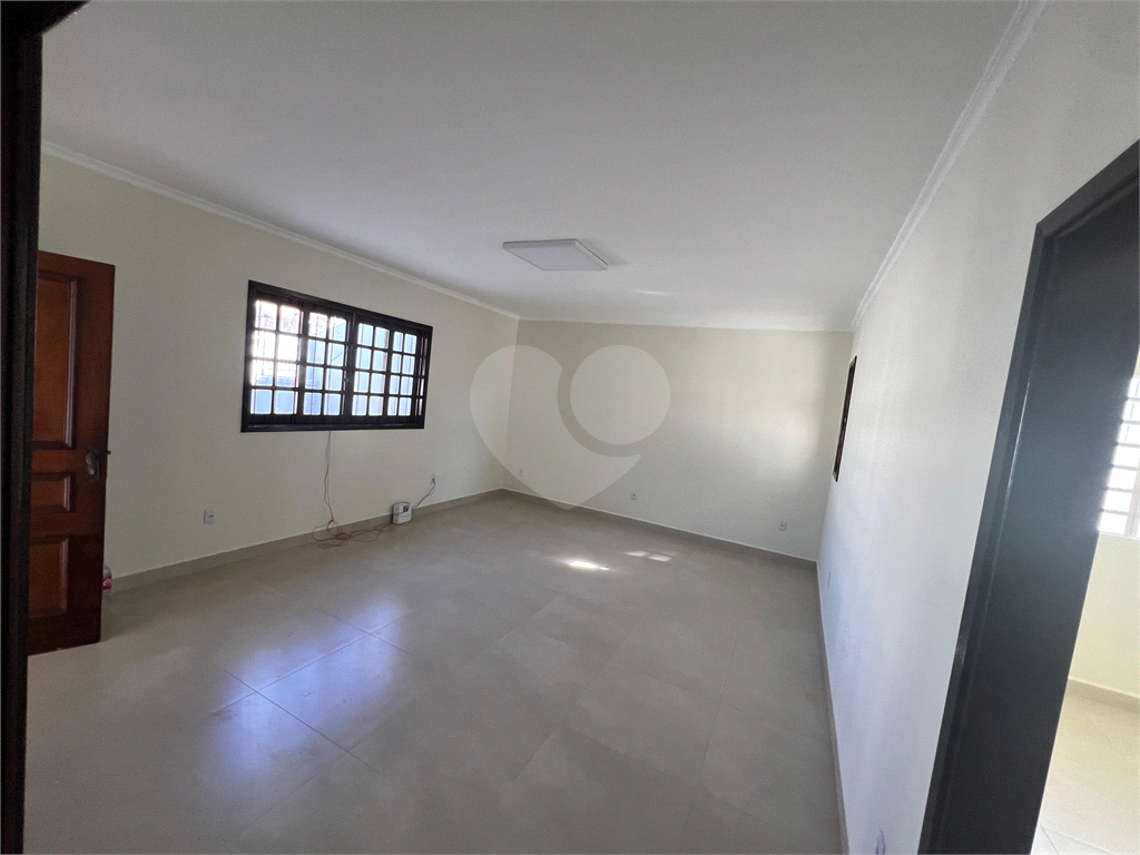 Casa à venda com 4 quartos, 256m² - Foto 2