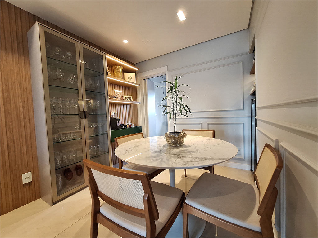 APARTAMENTO em VILA ROMANA