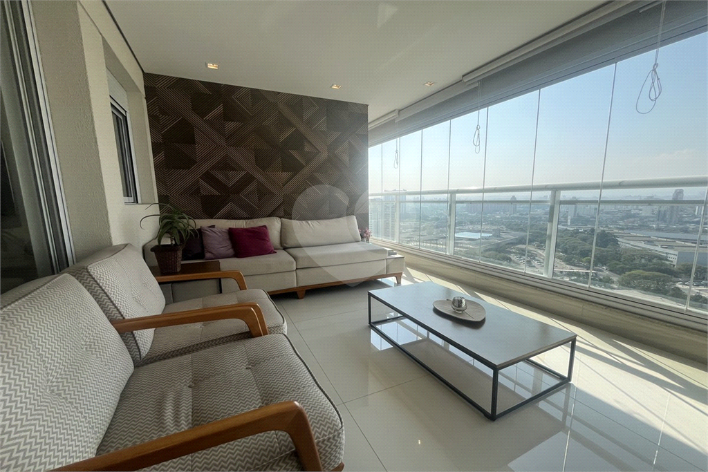 Apartamento com 2 dormitórios e 2 vagas na Barra Funda