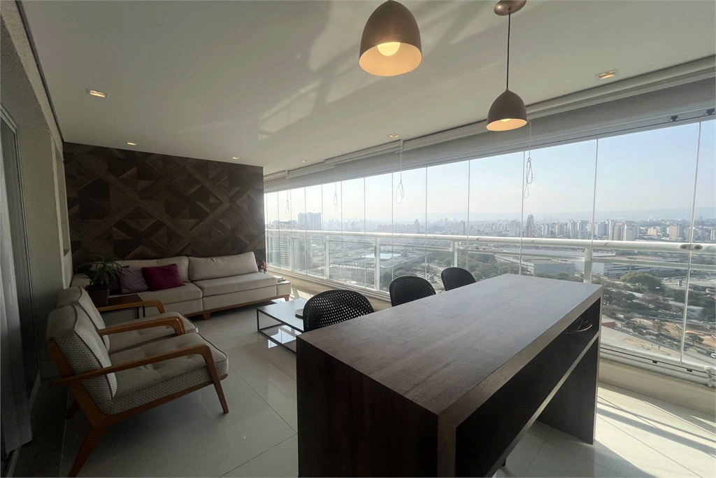 Apartamento com 2 dormitórios e 2 vagas na Barra Funda