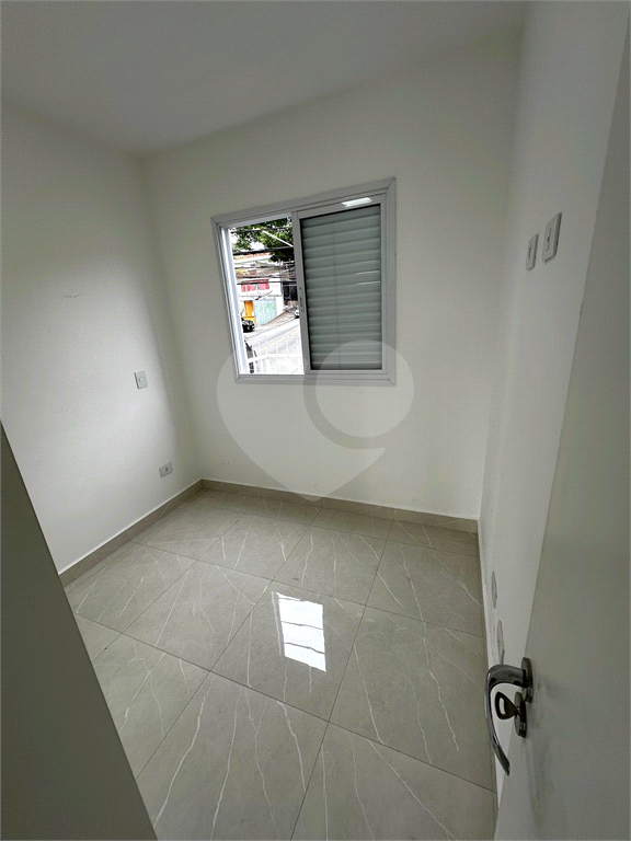 Apartamento para locação, Lauzane Paulista, 40m², 2 quartos, 1 banheiro, cozinha e área externa.