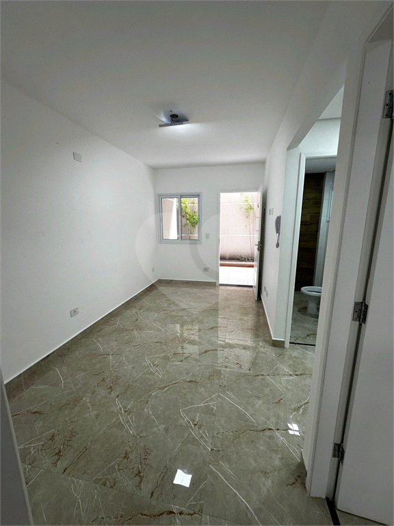 Apartamento para locação, Lauzane Paulista, 40m², 2 quartos, 1 banheiro, cozinha e área externa.