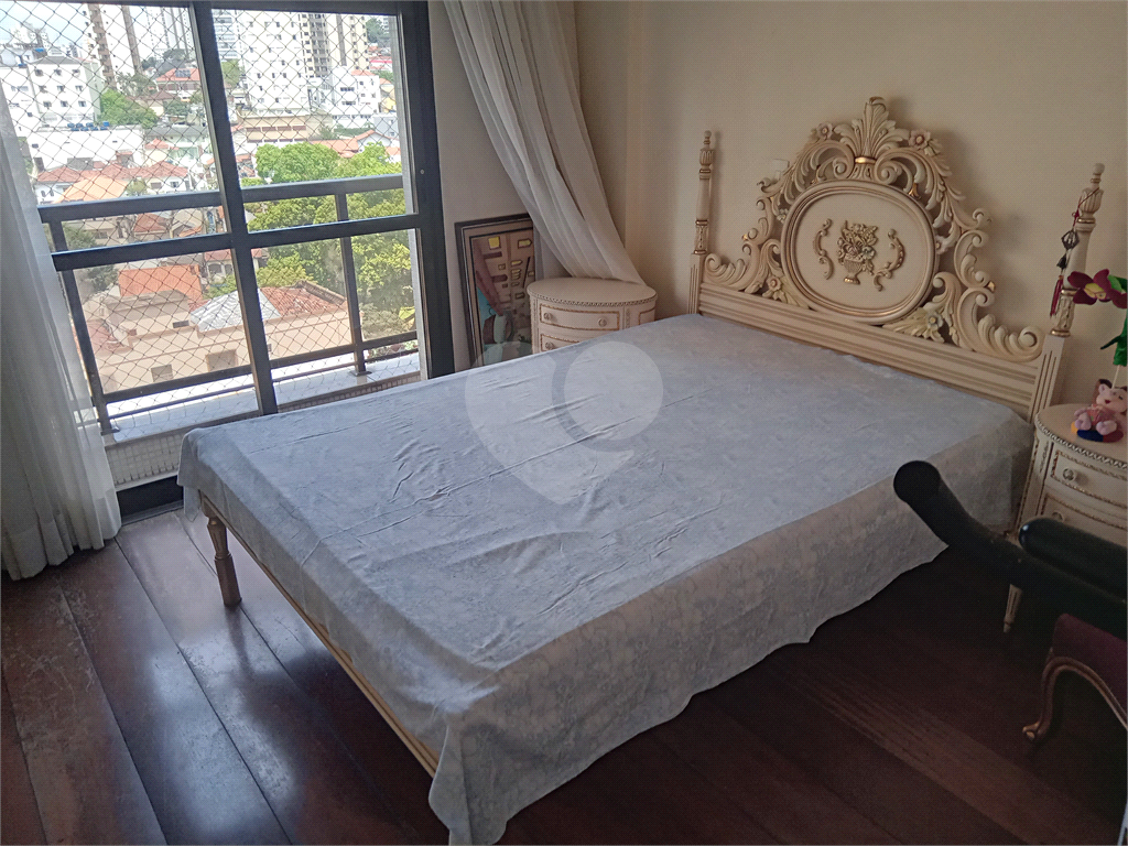 Apartamento mobiliado para locação com 3 suítes e 3 vagas.