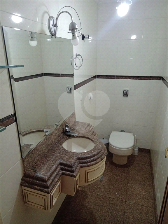 Apartamento mobiliado para locação com 3 suítes e 3 vagas.