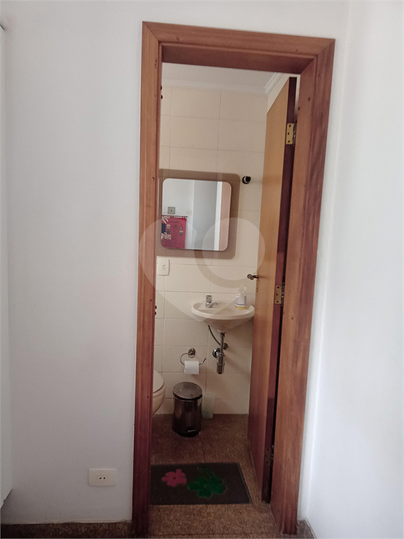 Apartamento mobiliado para locação com 3 suítes e 3 vagas.