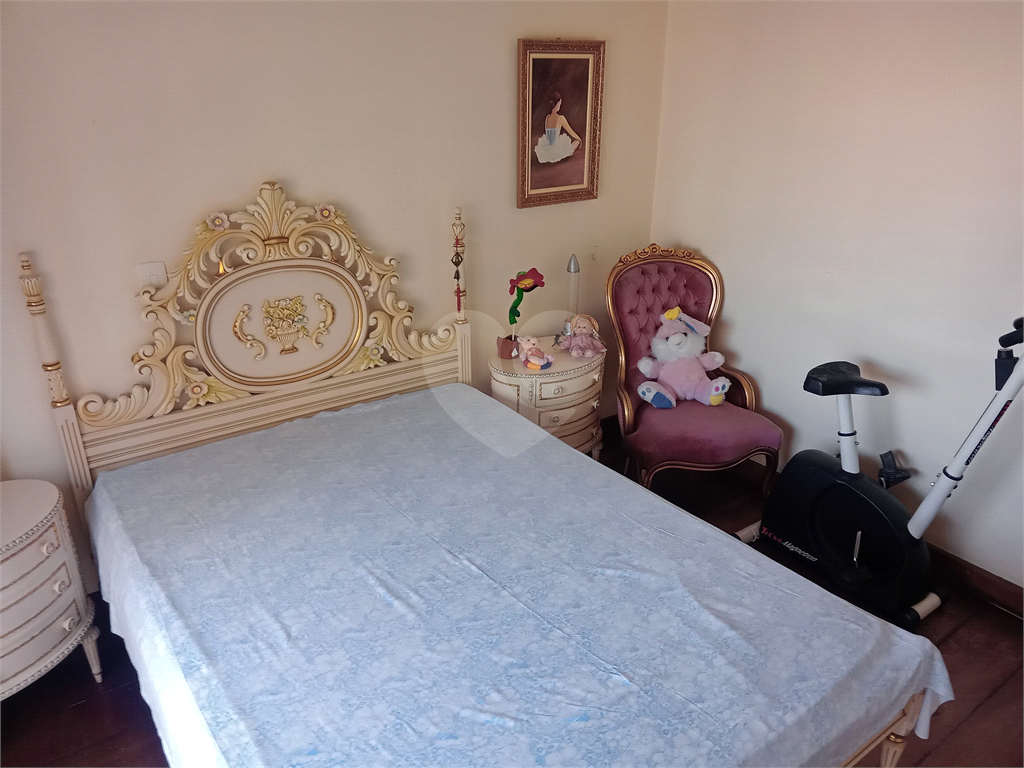 Apartamento mobiliado para locação com 3 suítes e 3 vagas.