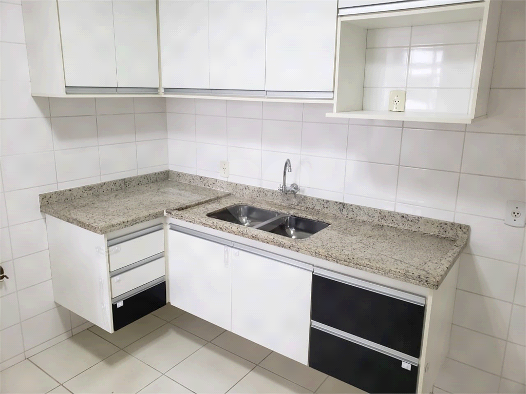 Apartamento à venda com 3 quartos, 90m² - Foto 4