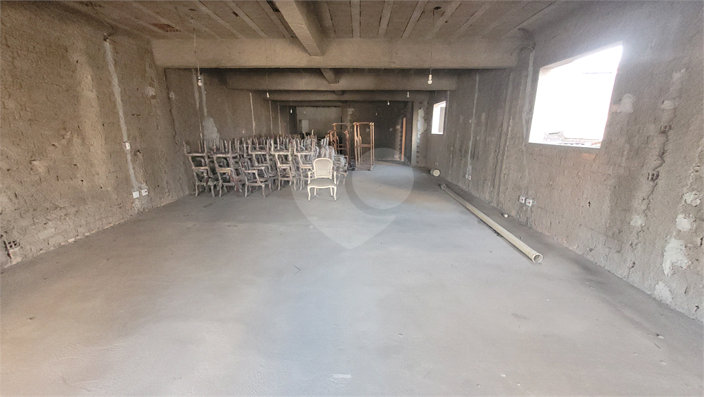Predio comercial, 765m2, 4 vãos livres, mezanino, salas e banheiros, 3 vagas. Santana.