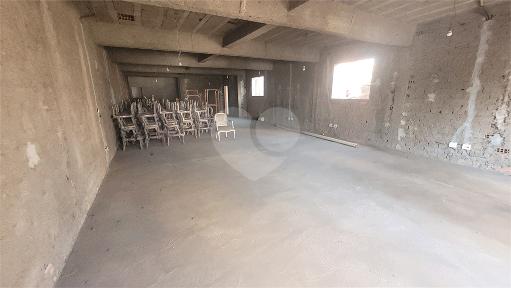 Predio comercial, 765m2, 4 vãos livres, mezanino, salas e banheiros, 3 vagas. Santana.
