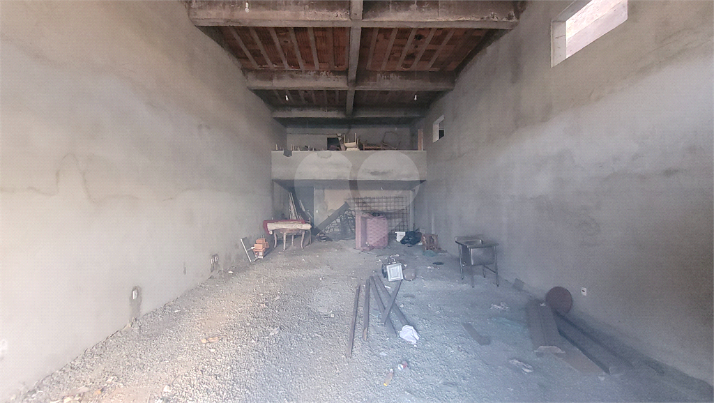 Predio comercial, 765m2, 4 vãos livres, mezanino, salas e banheiros, 3 vagas. Santana.