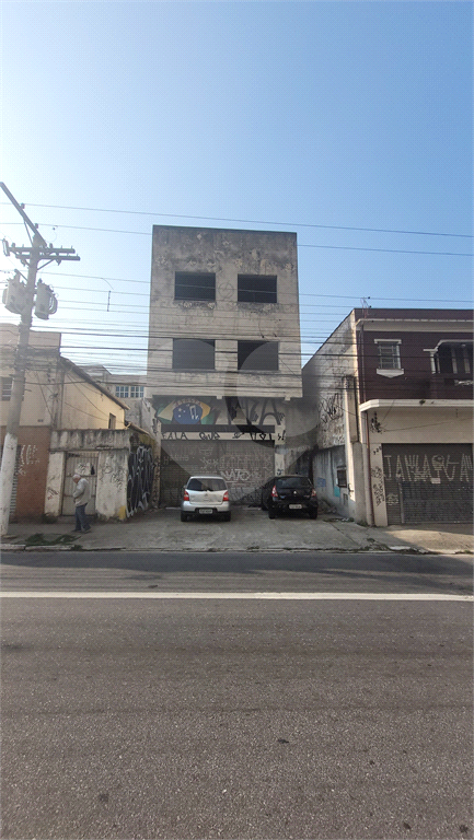 Predio comercial, 765m2, 4 vãos livres, mezanino, salas e banheiros, 3 vagas. Santana.