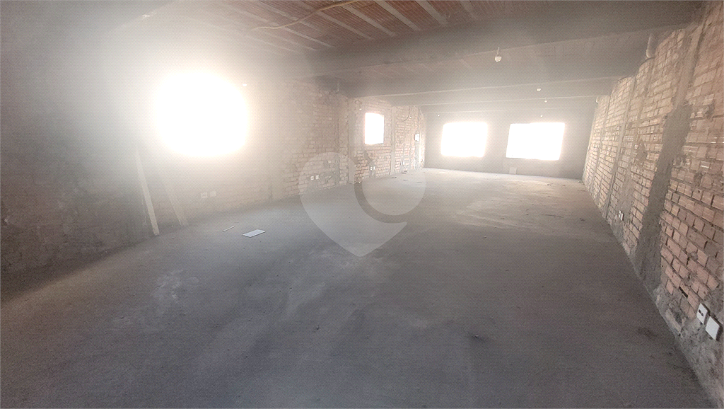 Predio comercial, 765m2, 4 vãos livres, mezanino, salas e banheiros, 3 vagas. Santana.
