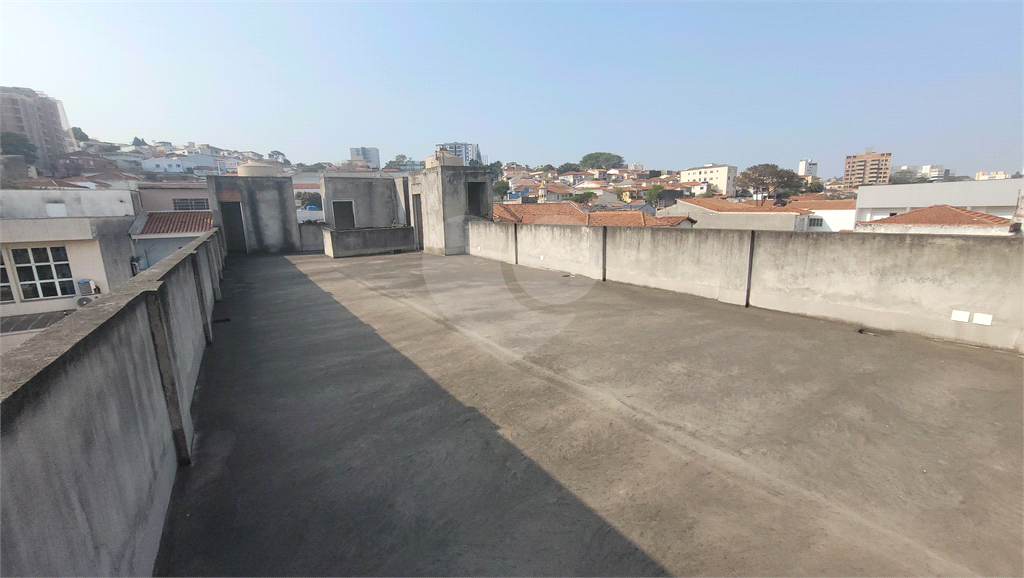 Predio comercial, 765m2, 4 vãos livres, mezanino, salas e banheiros, 3 vagas. Santana.