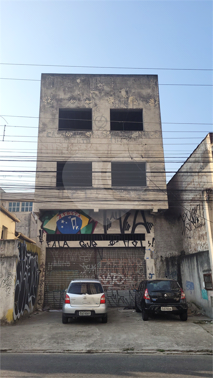 Predio comercial, 765m2, 4 vãos livres, mezanino, salas e banheiros, 3 vagas. Santana.