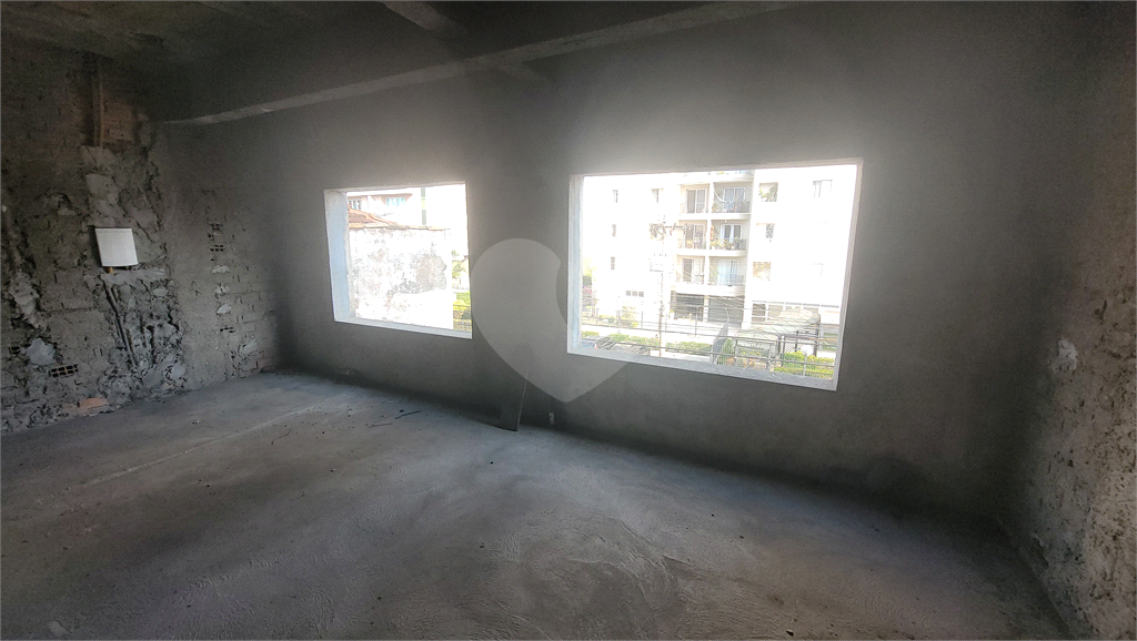 Predio comercial, 765m2, 4 vãos livres, mezanino, salas e banheiros, 3 vagas. Santana.