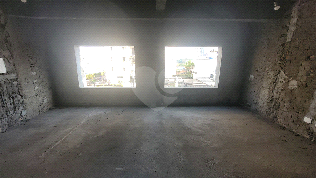 Predio comercial, 765m2, 4 vãos livres, mezanino, salas e banheiros, 3 vagas. Santana.