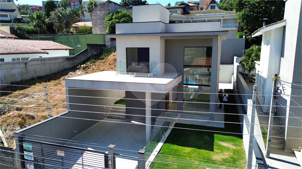 Casa de Condomínio à venda com 3 quartos, 220m² - Foto 2