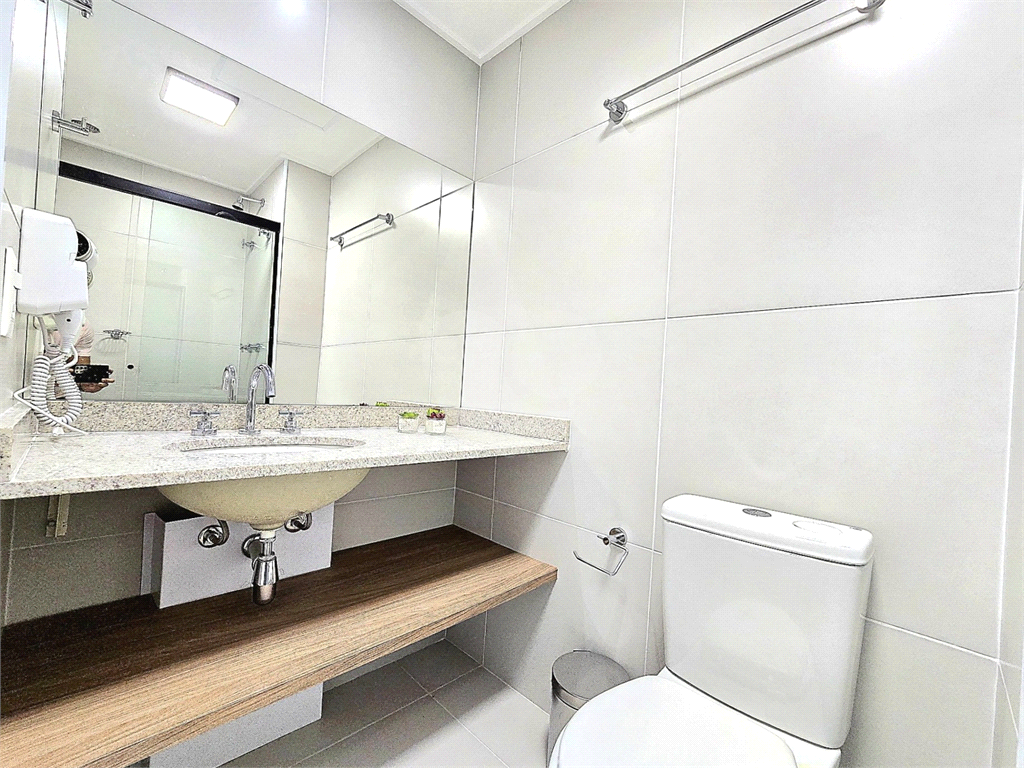 Studio a venda e locação mobiliado 1 quarto com ar-condicionado na Aclimação.