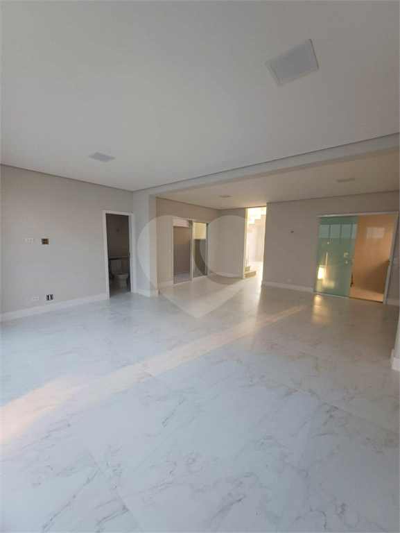 Casa de Condomínio à venda com 3 quartos, 211m² - Foto 3