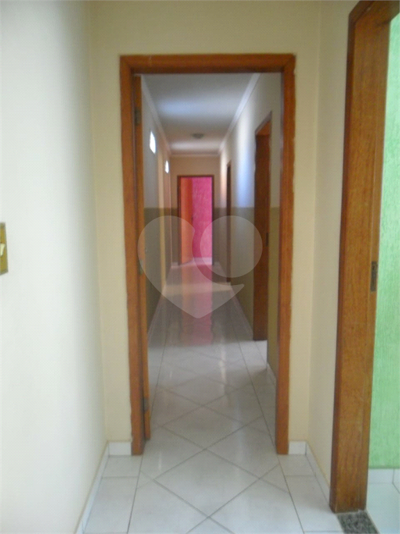 Casa à venda com 3 quartos, 210m² - Foto 4