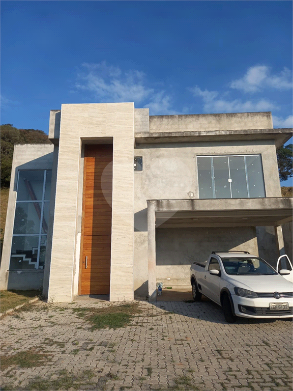 Terreno na Serra da Cantareira, loteamento fechado de alto padrão com 4.265 m²